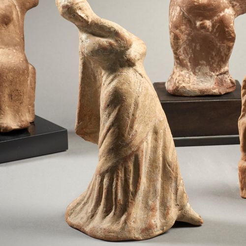 Null DANSEUSE EN TERRE CUITE 
Art hellénistique, 3e siècle av. J.-C.
Statuette r&hellip;