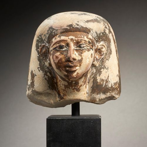 Null TÊTE DE STATUETTE EN CALCAIRE 
Art égyptien, Nouvel Empire, 1550 - 1069 av.&hellip;