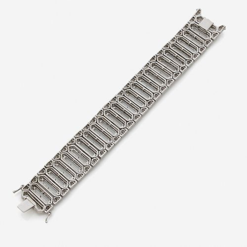 Null 
Large bracelet articulé
En or gris 18k, formé d'une succession de maillons&hellip;