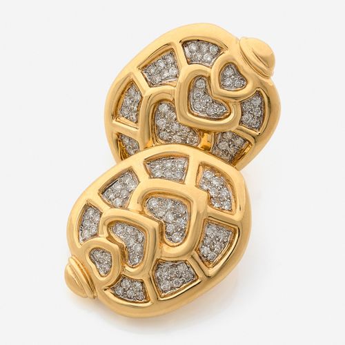 Null 
Paire de clips d'oreilles
En or jaune 18k, stylisant une carapace de tortu&hellip;