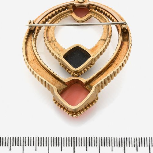 Null BOUCHERON 
Broche
En or jaune 18k, formée de deux anneaux godronnés, rehaus&hellip;