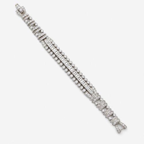 Null BOUCHERON 
Bracelet souple
En platine, orné au centre une ligne de diamants&hellip;