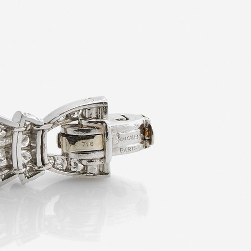 Null BOUCHERON 
Bracelet souple
En platine, orné au centre une ligne de diamants&hellip;