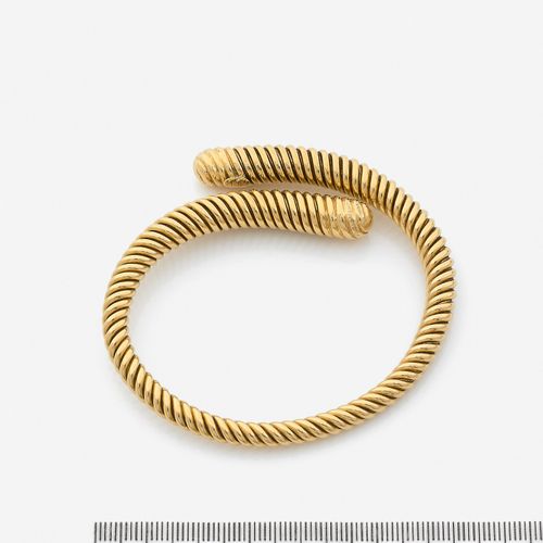 Null BOUCHERON 
Bracelet flexible
En or jaune 18k, formé d'un jonc torsadé en ch&hellip;