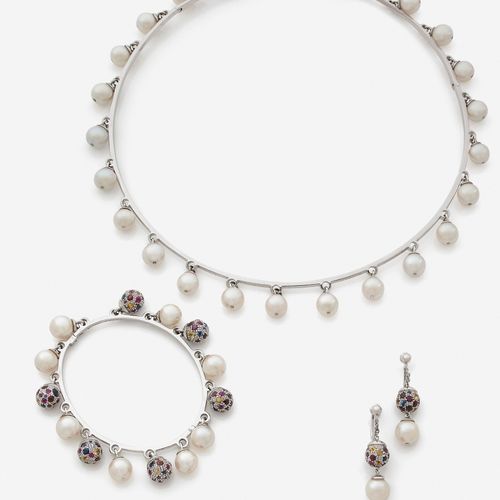 Null CAPET 
Collier, bracelet et paire de pendants d'oreilles
En or gris 18k, le&hellip;