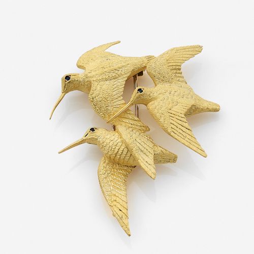 Null HERMES 
Clip de corsage
En or jaune 18k, représentant trois bécasses en vol&hellip;