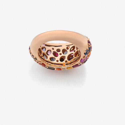 Null 
Bague demi-jonc
En or rose 18k, pavée de saphirs multicolores ronds et ova&hellip;