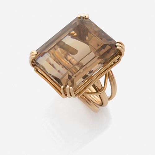 Null 
Bague
En or jaune 18k, ornée d'un important quartz fumé rectangulaire à pa&hellip;