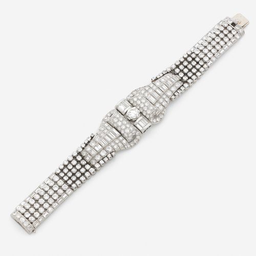 Null 
Bracelet
En platine et or gris 18k, formant un ruban souple serti de diama&hellip;