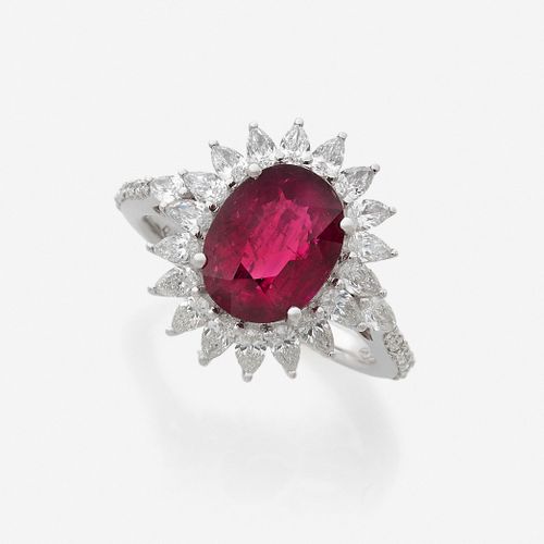 Null 
Bague
En or gris 18k, ornée d'un rubis ovale entouré de diamants piriforme&hellip;