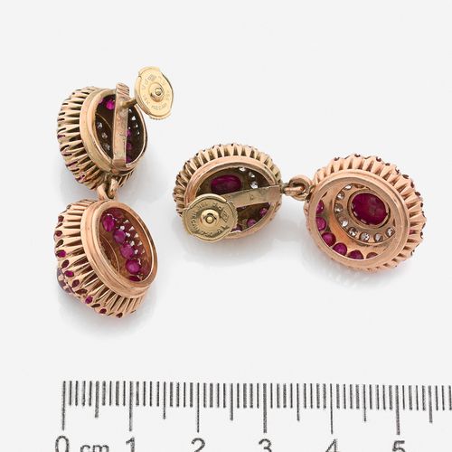 Null 
Paire de pendants d'oreilles
En or rose 14k, à deux motifs ovales sertis d&hellip;