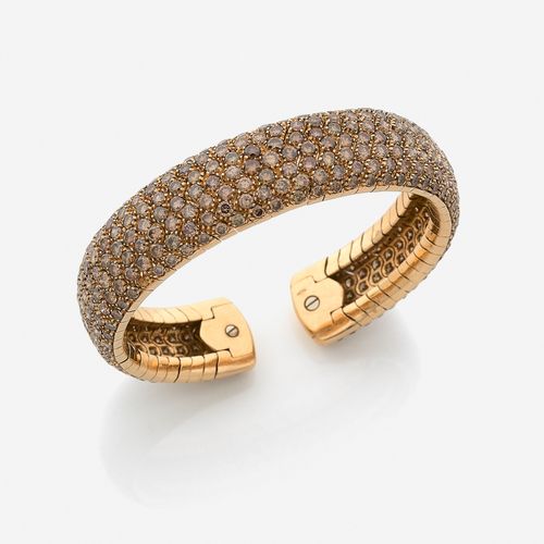 Null 
Bracelet demi-jonc
En or jaune 18k, légèrement flexible, entièrement pavé &hellip;