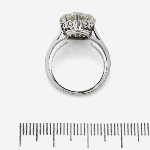 Null 
Solitaire
En platine, orné d'un diamant demi-taille

Poids du diamant: env&hellip;