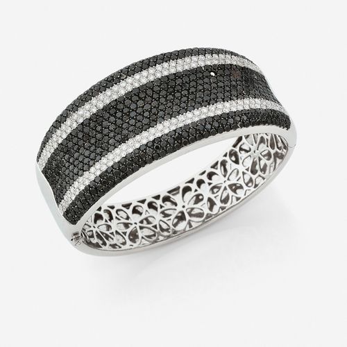 Null 
Bracelet manchette
En or gris 18k, la partie supérieure légèrement concave&hellip;