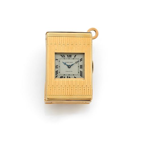 Null CARTIER 
N° 432190 / 23136
Vers 1930



Montre de sac dit "guillotine" en o&hellip;