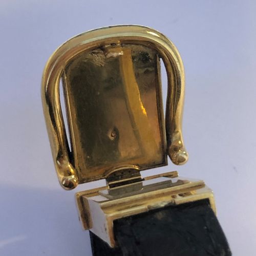 Null HERMES 
Boucle, n° 12103 / 24432
Vers 1960



Montre bracelet à secret en o&hellip;
