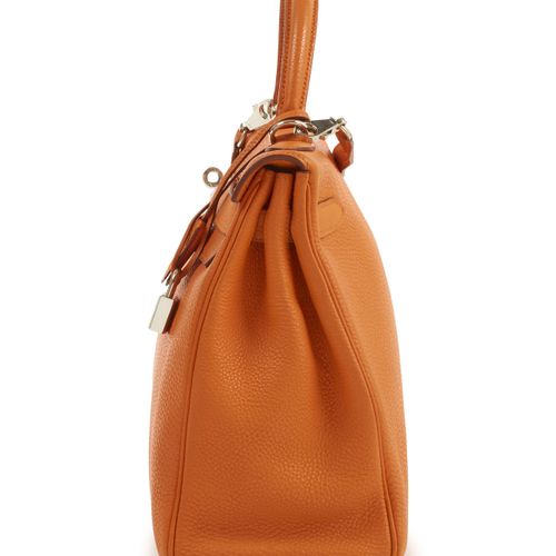 Null HERMÈS
2007
Sac KELLY Retourné 32
Veau Togo orange
Garniture métal argenté &hellip;