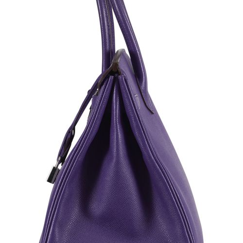 Null HERMÈS
2012
Sac BIRKIN 35
Veau Epsom violet
Garniture métal argenté palladi&hellip;