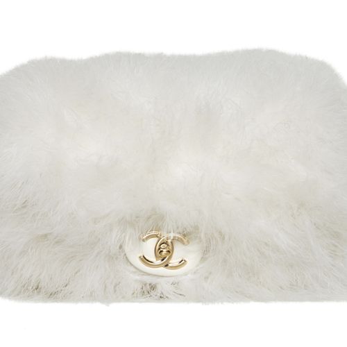 Null CHANEL
Automne-hiver 2019/20
Sac à rabat
Plumes et cuir matelassé blanc
Ans&hellip;