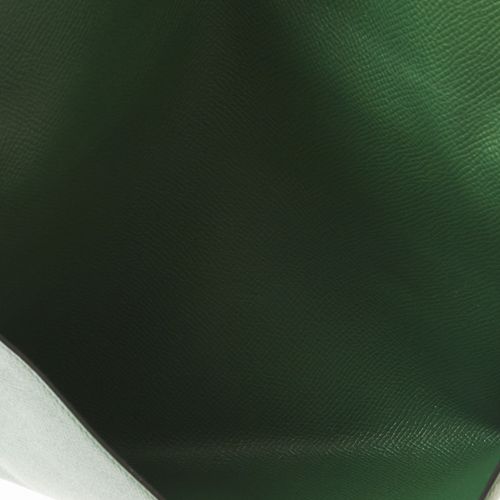 Null HERMÈS
Pochette RIO
Veau Epsom vert
RIO clutch
Green Epsom calfskin leather&hellip;