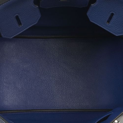 Null HERMÈS
2015
Sac BIRKIN 35
Taurillon Clémence Bleu Saphir
Garniture métal ar&hellip;