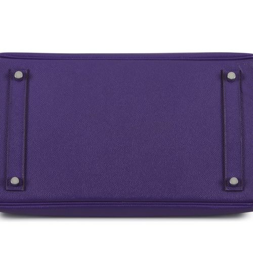 Null HERMÈS
2012
Sac BIRKIN 35
Veau Epsom violet
Garniture métal argenté palladi&hellip;