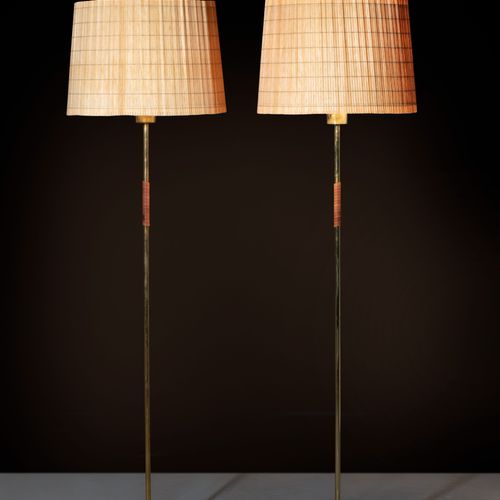 Paavo TYNELL 1890 1973 Paire de lampadaires circa 1940 Base en fonte recouverte &hellip;