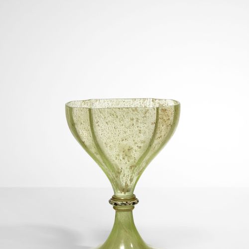 Null Émile GALLÉ 1846-1904
Vase calice - circa 1890-1900
En verre de coloration &hellip;