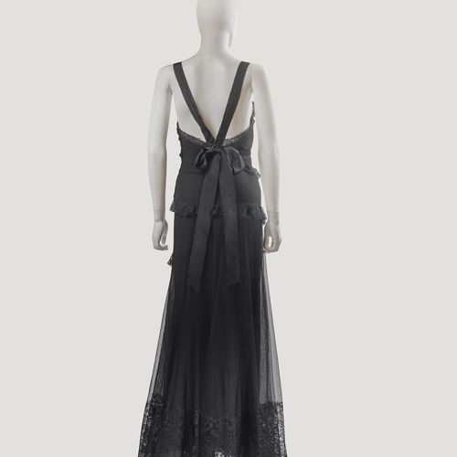 Null CHANEL Haute Couture - 1937
Robe du soir de tulle noir et volants de dentel&hellip;