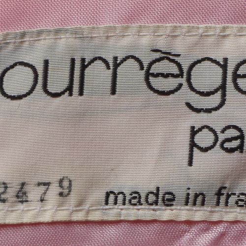 Null COURRÈGES 1969
Ensemble pantalon de lainage rose vif



Modèle similaire po&hellip;