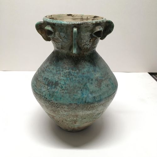 Null Jean BESNARD (1889-1958)
Vase
céramique turquoise

Monogrammé au dessous

H&hellip;