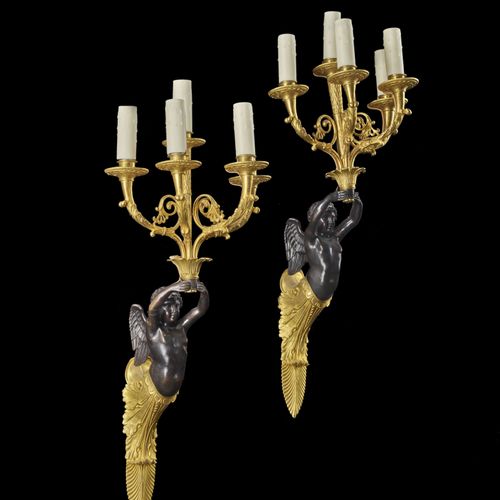 Null PAIR OF SCONCES OF EMPIRE STYLE 
In patinated, chased and gilded bronze, th&hellip;