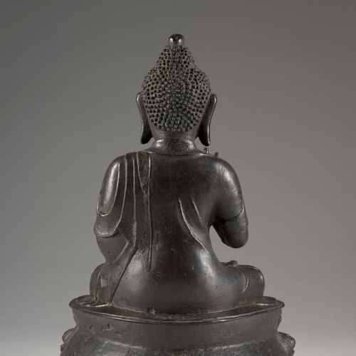 Null BRONZE BUDDHA STATUE, China, Ming dynasty, 17th century 
Depicted seated in&hellip;