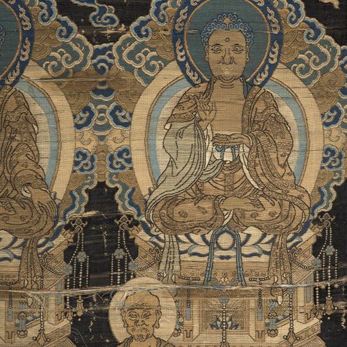 Null 罕见的丝织品帐篷，表现了佛教的天堂，中国，清朝，乾隆时期（1736-1795）。 
用金线和彩线精心编织的，描绘了佛教的天堂？:从上到下是太阳和月亮，&hellip;