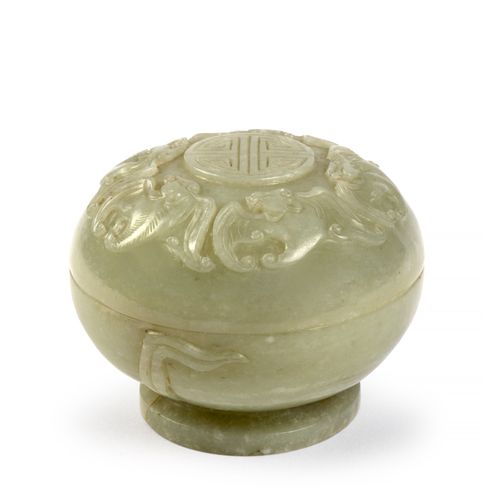 Null PALE CELADON JADE COVERED BOX, China, early 20th century



 
Circular, res&hellip;