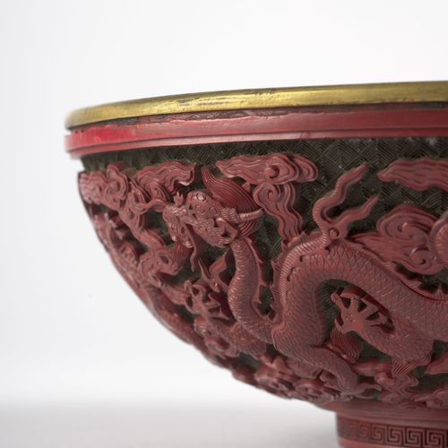 Null RARE BOL IMPÉRIAL EN LAQUE ROUGE SCULPTÉE, Chine, dynastie Qing, époque Qia&hellip;