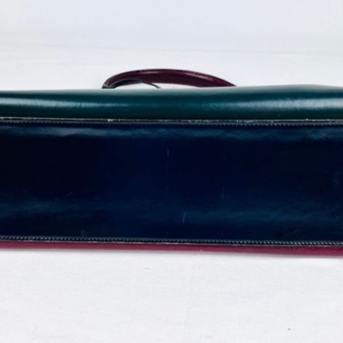 HERMES. 1988. Bolso Kelly (32 cm) en caja tricolor verde, azul marino y burdeos.&hellip;