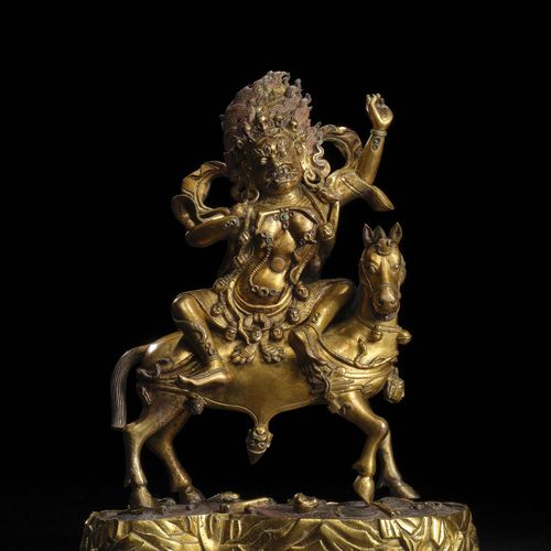 STATUETTE DE PALDEN LHAMO EN ALLIAGE DE CUIVRE DORÉ DYNASTIE QING, XVIIIE SIÈCLE&hellip;