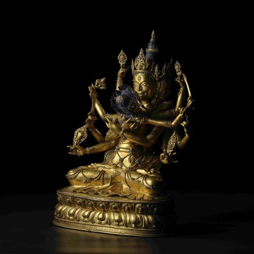 STATUETTE D'AKSHOBHYAVAJRA GUHYASAMAJA EN ALLIAGE DE CUIVRE DORÉ TIBET CENTRAL, &hellip;