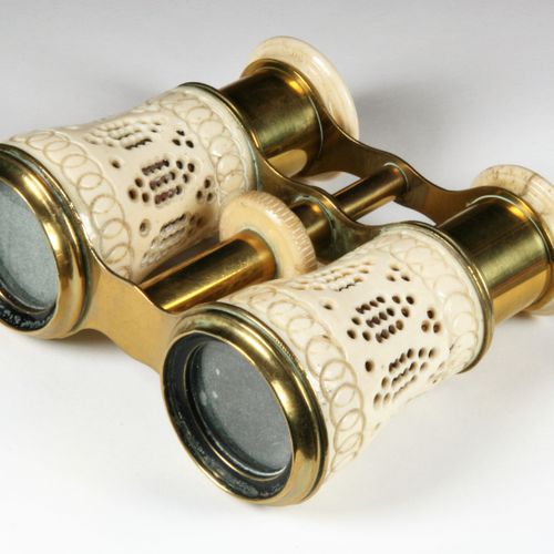 Null Pair of theatre binoculars in bone with circular openwork decoration. End o&hellip;