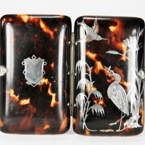 Null Brown tortoiseshell case with fine silver inlaid decoration of a wader hold&hellip;