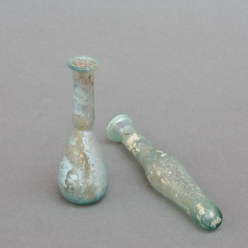 ARCHÄOLOGIE Two vials of ointment. Roman. 1) Pear shape. Bluish iridescent glass&hellip;
