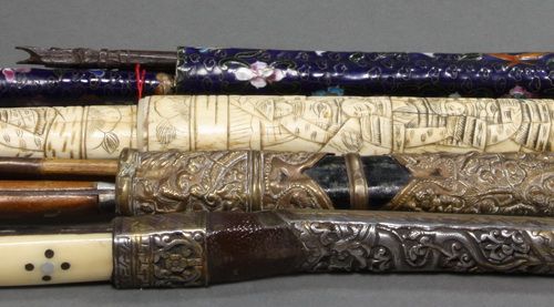 BLANKWAFFEN, Japan / Südostasien Conjunto de 11 espadas, dagas y cuchillos: a) K&hellip;