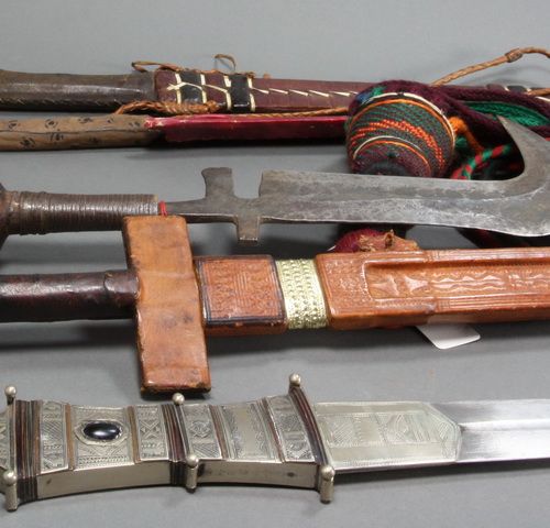 BLANKWAFFEN, Tribal - Afrika - Nordafrika Konvolut 18 Schwerter, Dolche und Mess&hellip;