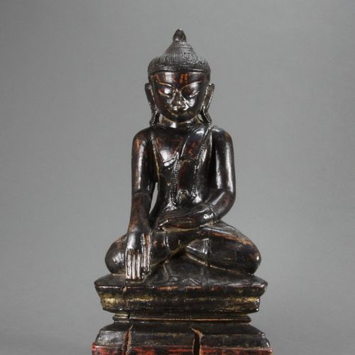 BIRMA / MYANMAR Buddha Shakyamuni in Bhumisparsha-Mudra. Burma. 18./19. Jh. Holz&hellip;