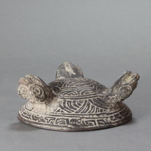 VARIA, Mittelamerika Flache Schale auf drei Füßen in Gestalt von Schildkrötenköp&hellip;
