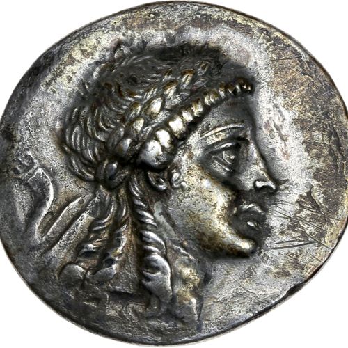 Null EOLIDE : Myrhina (ap. 189 av. J.-C.) Tétradrachme. Tête d Apollon lauré à d&hellip;