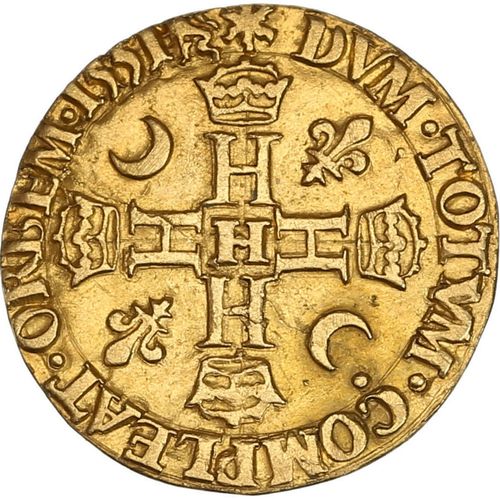 Null HENRI II (1547-1559) Demi Henri d or, 1er type. 1551. La Rochelle. 1,69 g. &hellip;