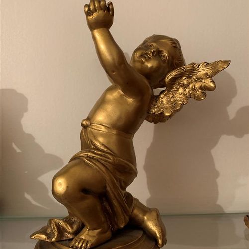 Statuette en bronze doré représentant un ange agenouillé (manque la partie supér&hellip;
