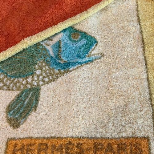 Null HERMÈS Paris - "Les poissons" bath or beach towel

Cut from thick orange te&hellip;
